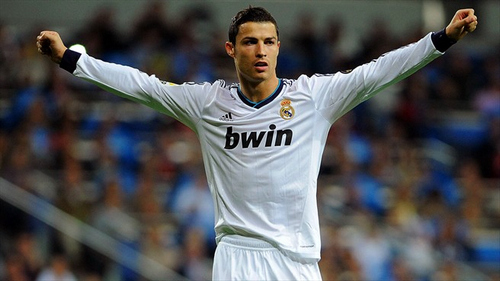 国际雪联单板和自由式U型场地世界杯，中国选手李方慧训练中