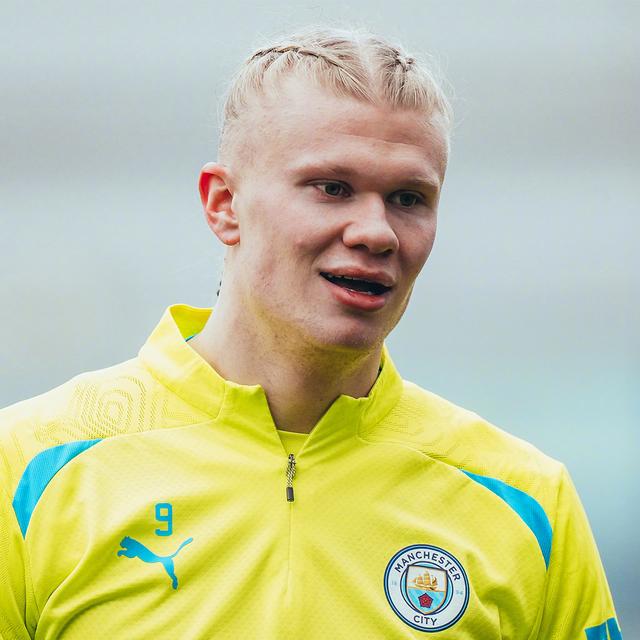 庆祝苏超夺冠，泰州市委书记与泰州队球员合唱《歌唱祖国》