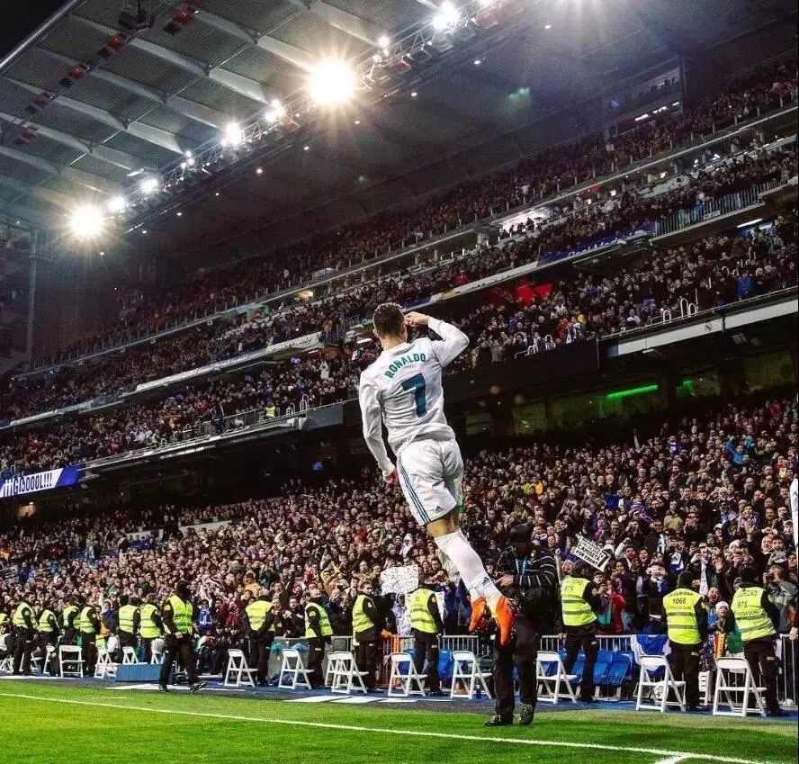 半场战报：法兰克福0-0沃尔夫斯堡