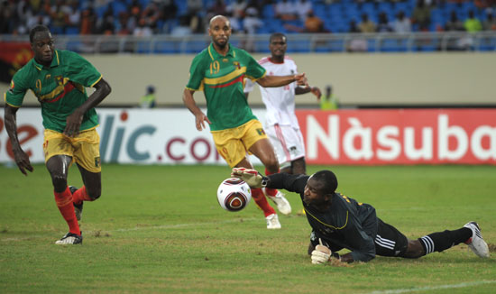 跟队：斯图加特愿意放走米约，马竞和热刺都对他感兴趣