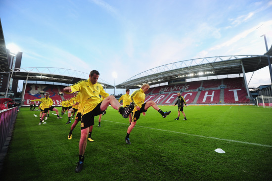 永远的科皇！拜仁在对阵圣保利赛前为科曼补办告别仪式