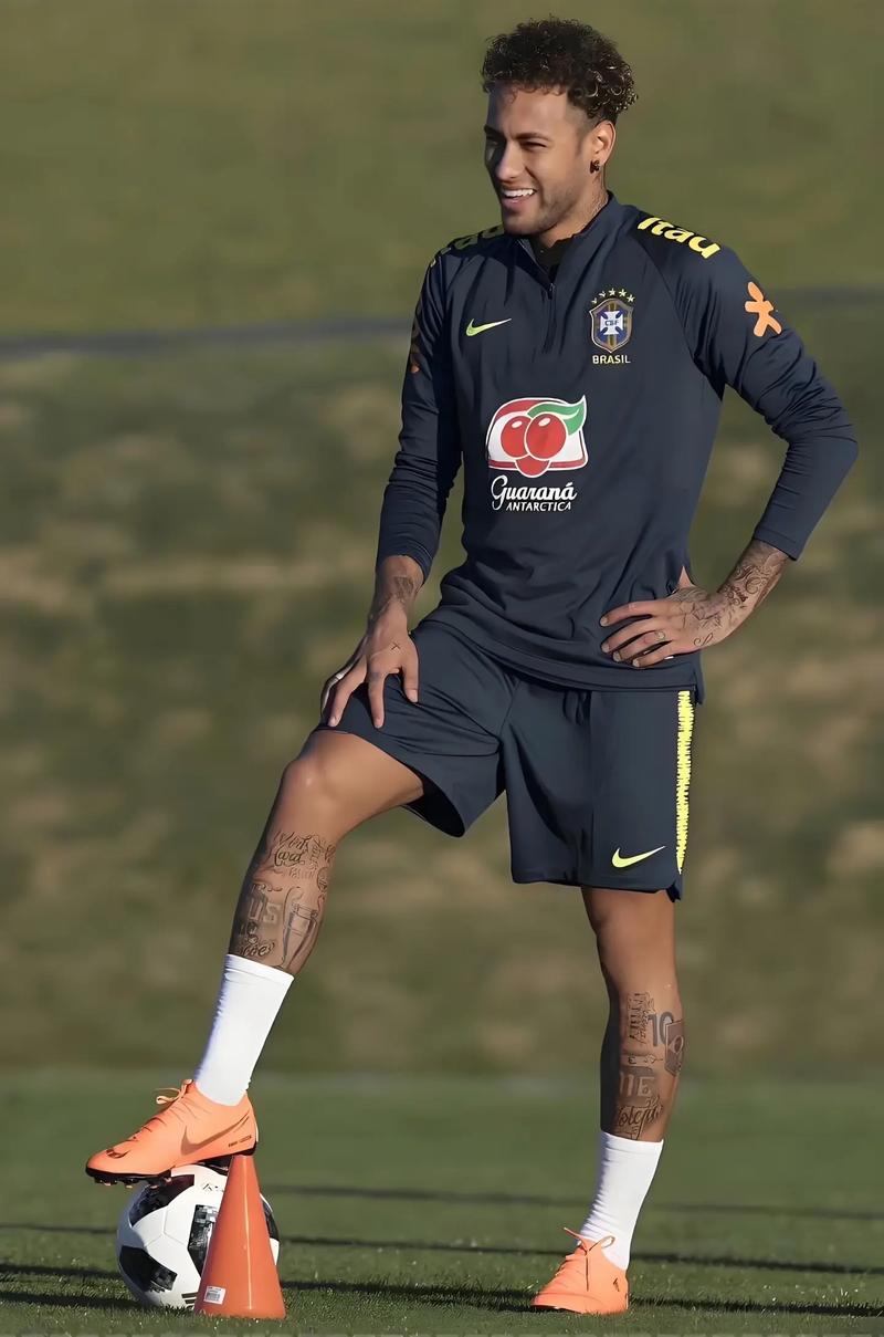 记者：赫伊森等5名后卫缺席皇马训练，阿森西奥遭遇病毒感染