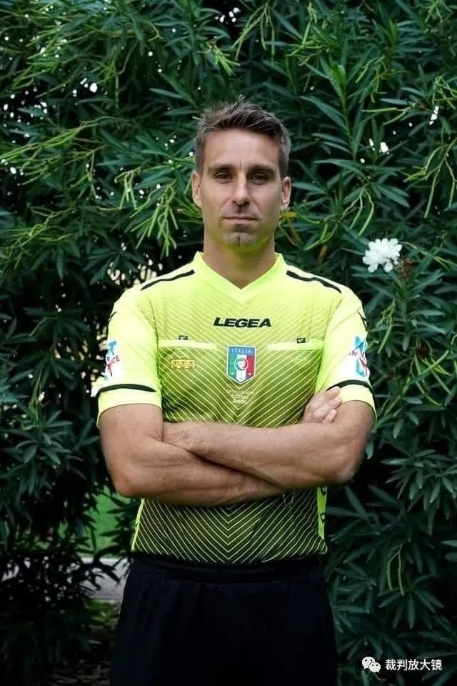 意甲保级大战：帕尔马客场击败比萨，恩佐拉红牌离场